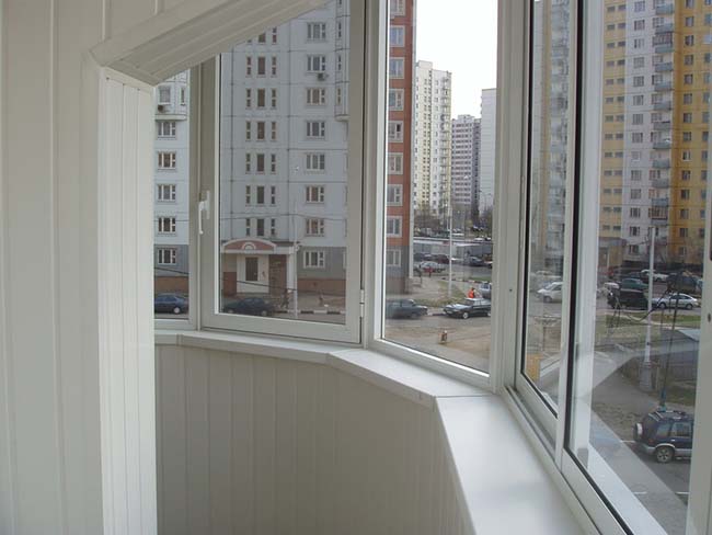 Закругленное радиусное остекление полукруглого балкона и лоджии Хотьково