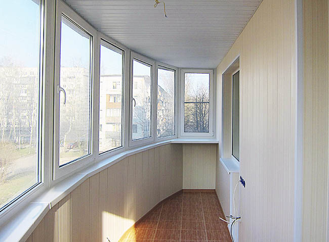 Замена холодного остекления на балконе на теплое Хотьково