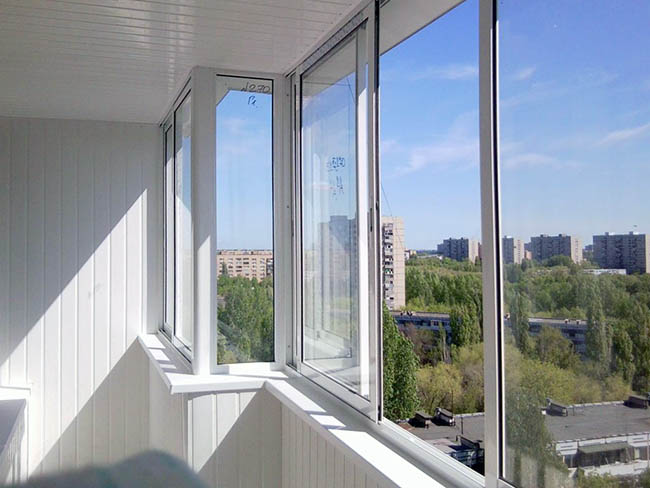 Нестандартное остекление балконов косой формы и проблемных балконов Хотьково